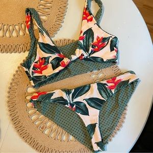 EUC size small Hurley reversible 4-way bikini swimsuit